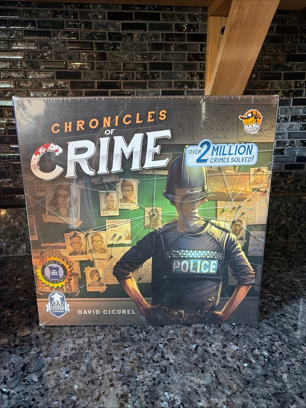 CHRONICLES OF CRIME NEW Sealed Cooperative Board Game Murder Mystery Lucky Duck